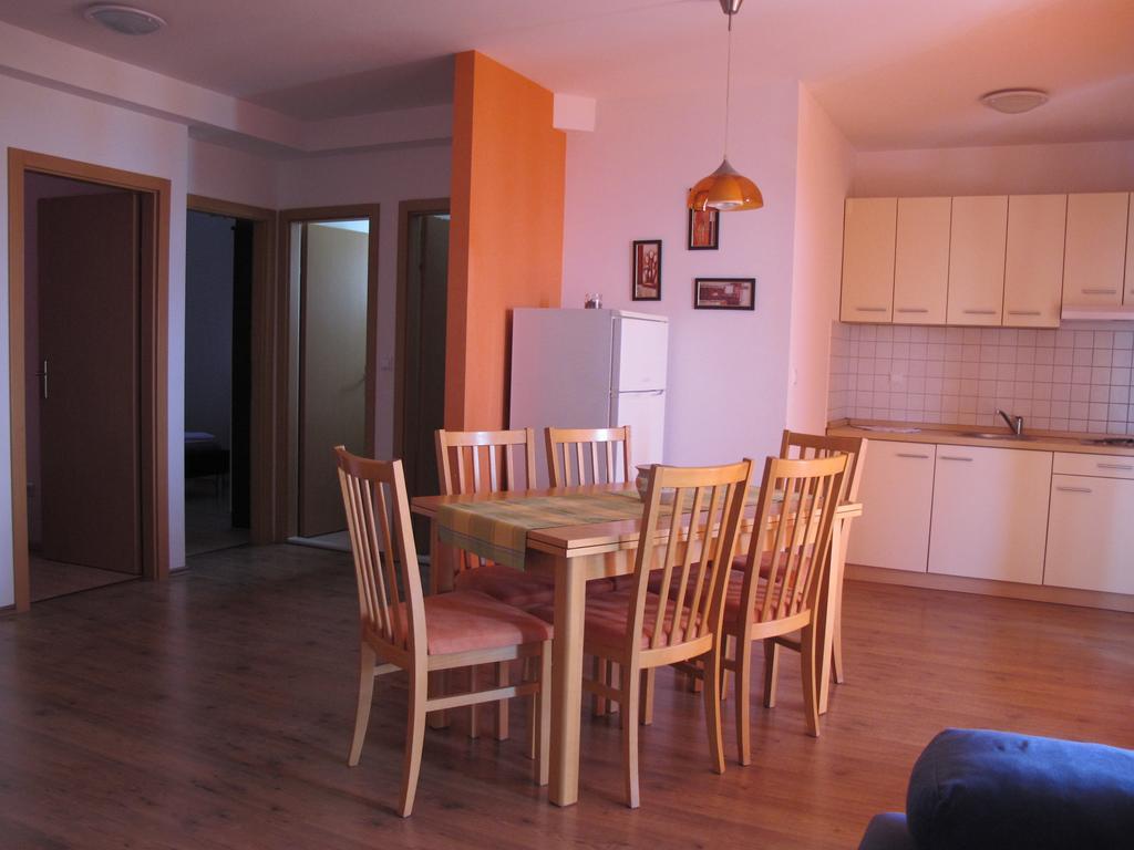 Apartment Bozan Omiš Rom bilde